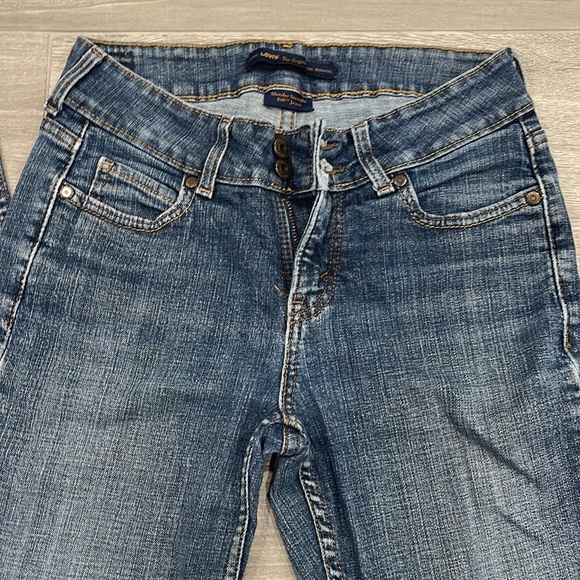 D- Levi’s Slender Straight 526 Jeans - Picture 8 of 9
